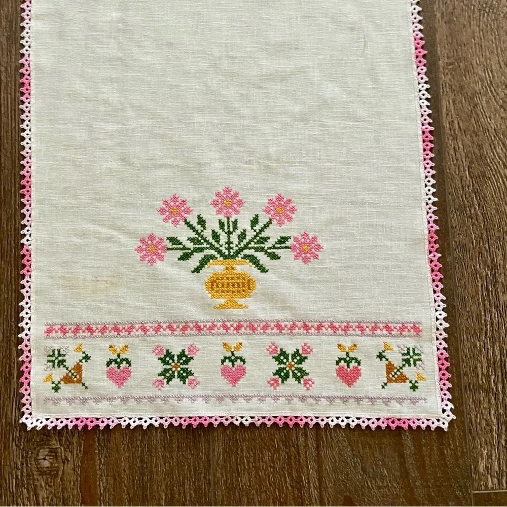 Floral Embroidered Table Runner 15/41 inches